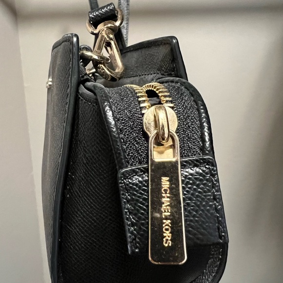 Michael Kors mini Selma crossbody bag - Picture 5 of 7
